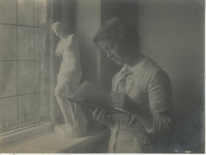 Denise Tuckfield at the Knox Guild, c. 1912-13. Photo by E.T. Holding. Image courtesy of Crafts Study Centre at the University for the Creative Arts